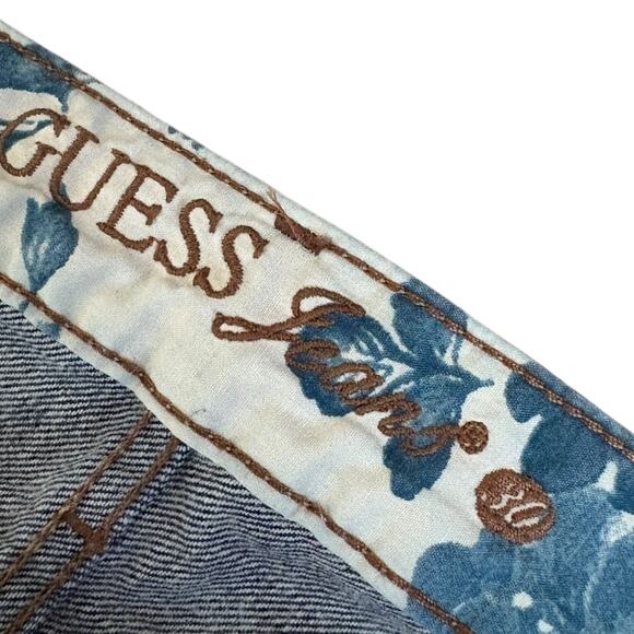 VTG Y2K Guess Rivet Embellished It Girl Capri Cropped Logo Jeans 30 Blue - Picture 4 of 7